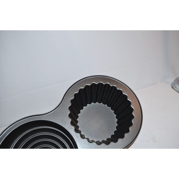 WILTON Large 3D Cupcake Pan Non-Stick Mold Jumbo Baking Cake Pan - Picture 7 of 10
